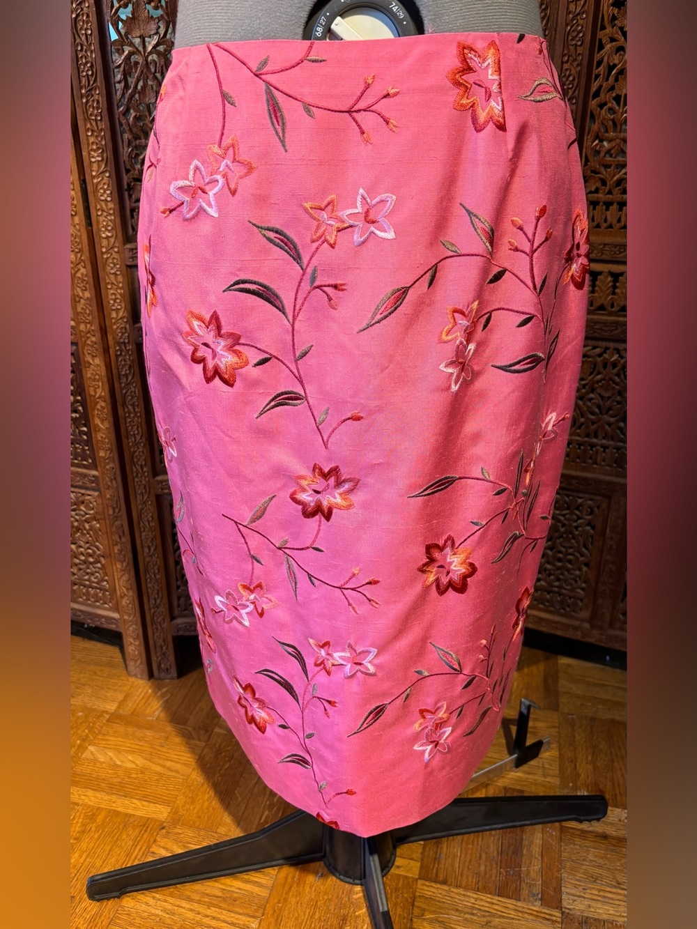 Dana Buchman 100% silk Pink Floral Embroidered Women's Skirt